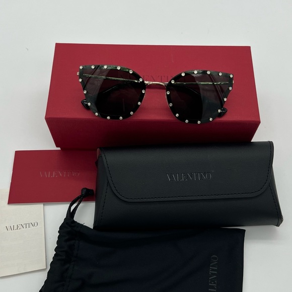 Authentic Valentino Garavani Crystal rockstuds black frame Sunglasses - Picture 5 of 17